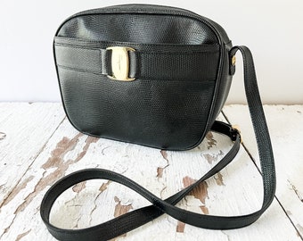 Vintage Authentic Salvatore Ferragamo Vara Black Leather Textured Crossbody Messenger Bag Gold Hardware