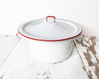 Vintage White Enamelware Cooking Pot with Lid – Red Trim & Handles, Medium Size, Rustic Kitchen Decor