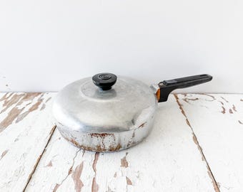 Vintage Wagner Ware Magnalite Covered Skillet – Aluminum Frying Pan with Lid – Mid Century Cookware – Rustic Kitchen Decor