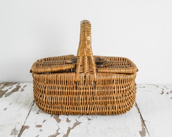 Vintage Woven Small Picnic Basket with Handle and Toggle Lid