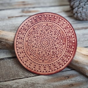 Runder Aufnäher aus Leder mit großem Mandala Muster 11cm