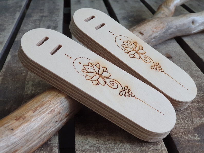 Wooden sides.Plywood pieces.

Eleana Workshop