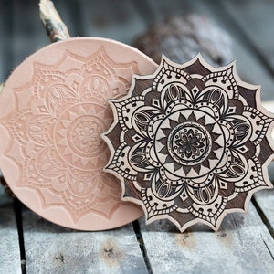Timbro in legno Radiant Mandala per lavorazione della pelle / diametro 11,5 cm o 4,5” x 4,5”