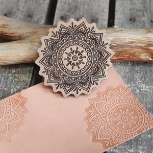 Timbro in legno Mandala per lavorazione della pelle