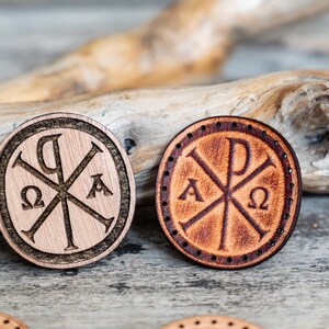 Leren ronde patch Chi Rho Alpha Omega | 3,7 cm x 3,4 cm of 1,46" x 1,34"