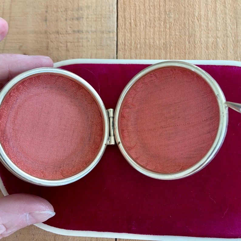 Lot 1930s compacts and change purse