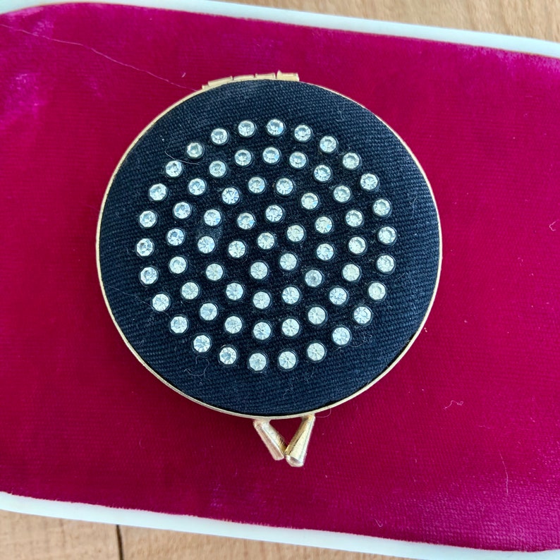 Lot 1930s compacts and change purse
