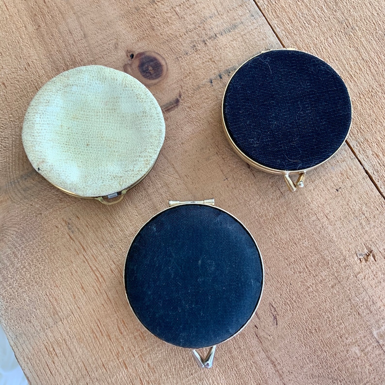 Lot 1930s compacts and change purse