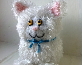 Pattern - Shelf Cat Fluffy One, Knitting Pattern - Printed A5