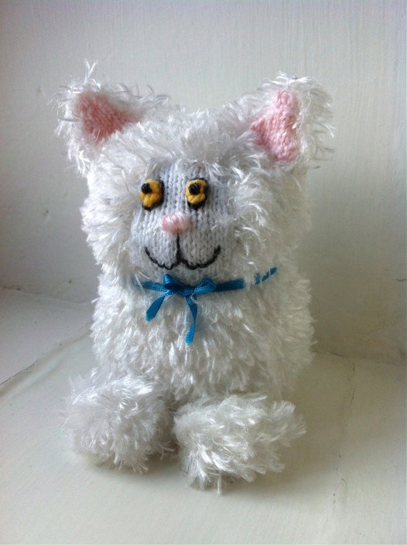 Pattern - Shelf Cat Fluffy One, Knitting Pattern - Printed A5