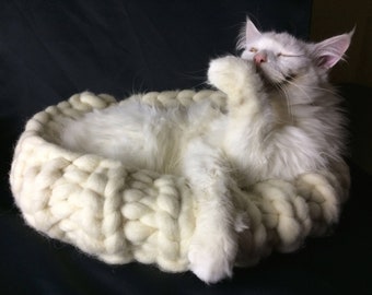 PDF download - Giant Wool Cat Basket kitty bed Knitting Pattern