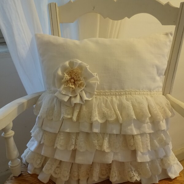 COUSSIN shabby chic , dentelle et lin ancien