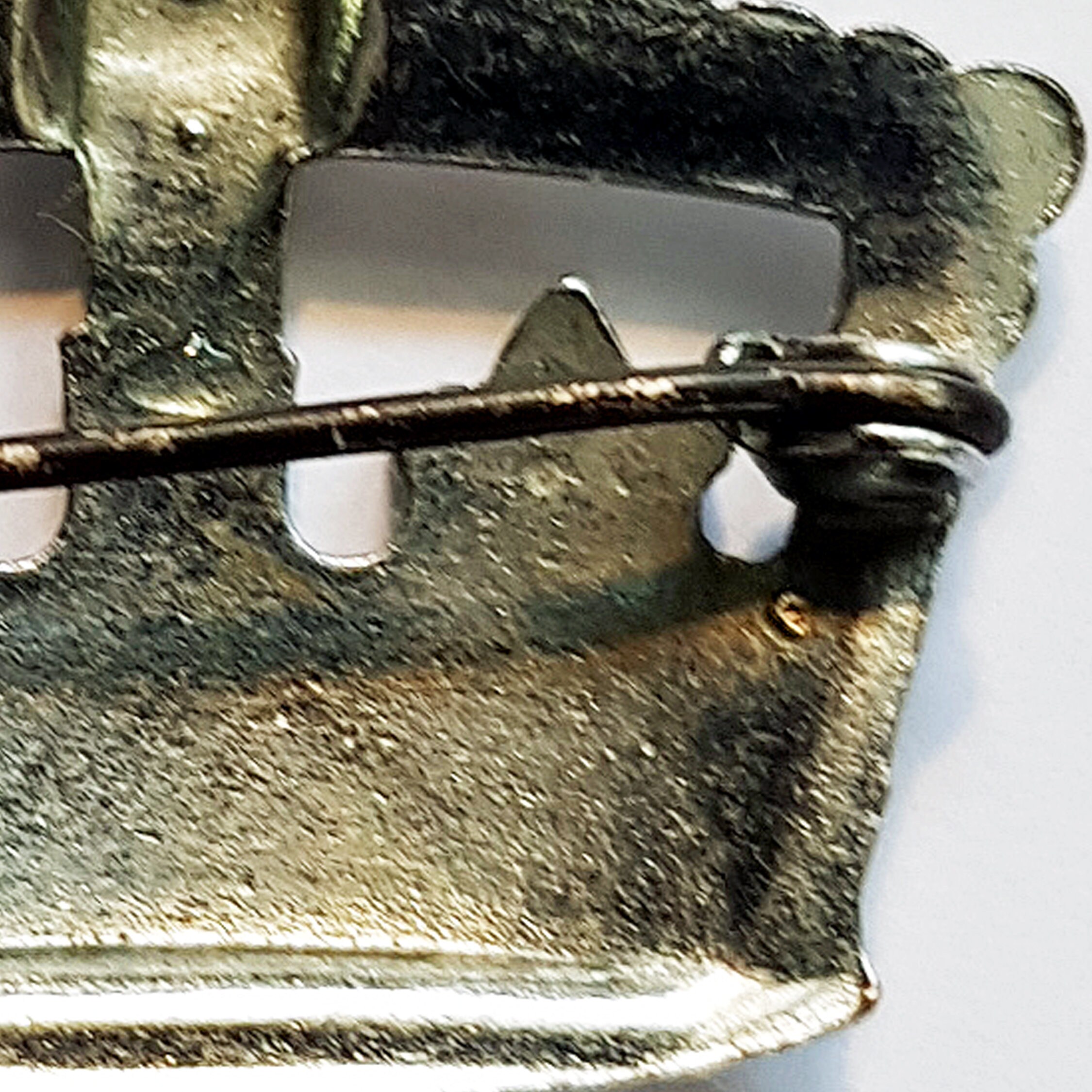 Broche Vintage Style Couronne En Métal Argenté - Bijou Fantaisie Pour Femme - Occasion - Sans Marque