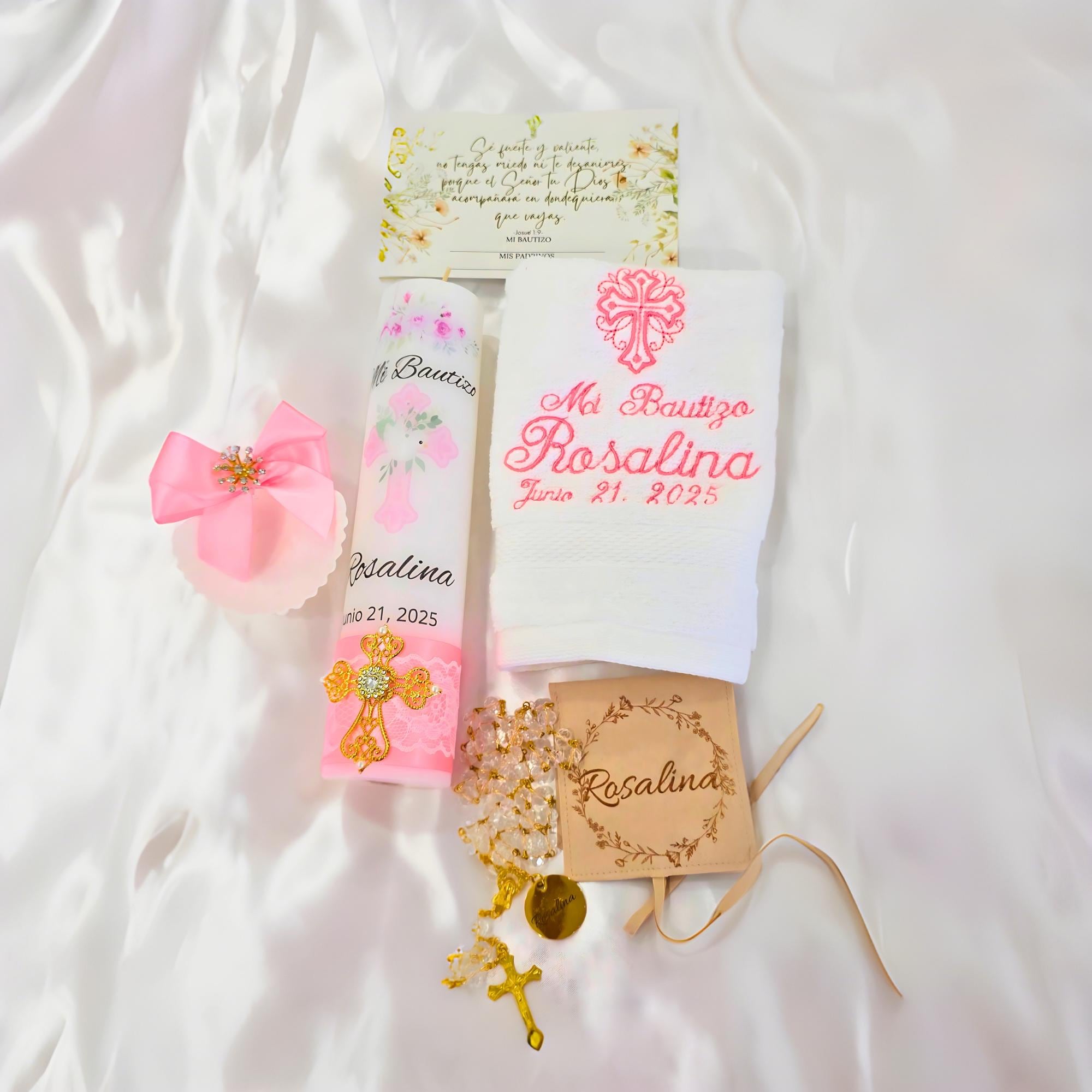 Personalisiertes Taufkerzen-Set: Rosenkranz, Weihwassermuschel & Handtuch
