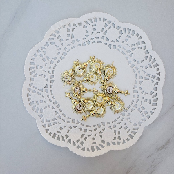 Chalise in gold color for first communion favors,Miniature Holy Eucharist,Blessed Sacrament,chalice,cup cake topper,embellishments charms