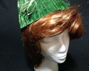 Vintage 1950's Green Velvet Pill Box Hat (LDT1)