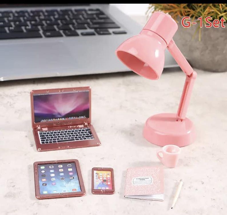 Set de accesorios para elfos: portátil en miniatura, ordenador para muñecas, lámpara, teléfono y tableta. Rosa