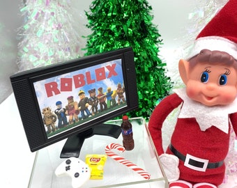 Elf Doll Gaming Scene: Miniature TV, Snacks, Game Night Props