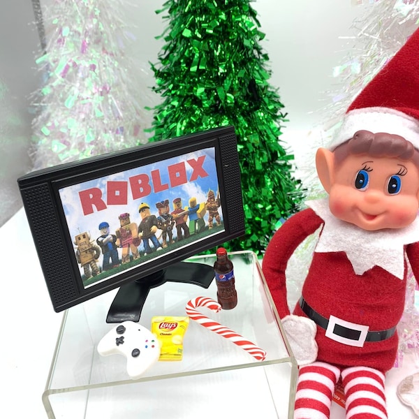 Elf Doll Gaming Scene: Miniature TV, Snacks, Game Night Props