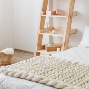 Chunky Knit Bed Scarf Throw Blanket, Queen bed scarf, King Bed Scarf Bed Runner