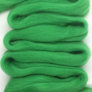 Wool Roving, Kelly Green Wool Roving, Green Rove,  Green Spin Fiber, Green Felting Wool, , Needle Felt,  wet felt, Felting Wool green color