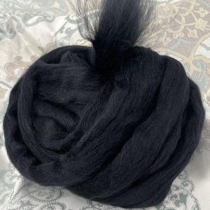 Black Merino Wool Roving: 23 Micron Fiber for Spinning & Felting