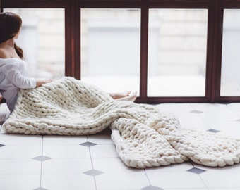 Hand Knit Chunky Merino Wool Blanket: Ivory Throw (50&quot; x 65&quot;)