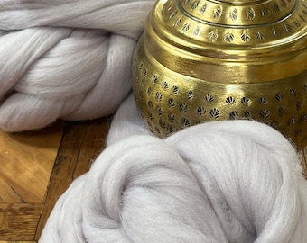 Silver Mist Gray Merino Wool Roving: 23 Micron Fiber for Spinning & Felting