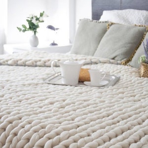 Handmade Chunky Knit Merino Wool Blanket: Queen Size 60x80