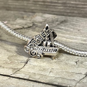 Piano Pianist Musik Musikerlektioner Lärare Sjunga Europeisk Berlockpärla Silverpläterade Smycken designade för att passa ditt Armband eller din stil