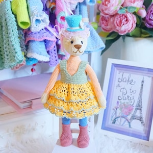 Sweet bear with dresses crochet pattern