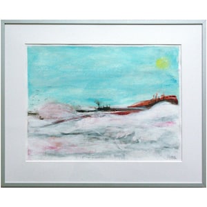 Puede incluir: Una pintura abstracta de acuarela con un cielo azul, nubes blancas y una colina roja en la distancia. El sol brilla intensamente en el cielo.