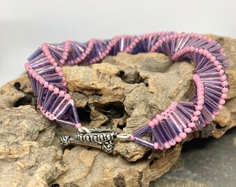 Paarse bugelarmband, spiraalvormig ontwerp met kapittelsluiting