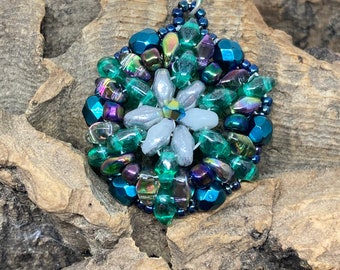 Smaragdgroene mandala-hanger: sterlingzilveren ketting met kralen
