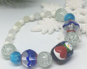 Lampwork kralen Kerst stretch armbanden. Kies uit pinguïns of sneeuwvlokken. Kerst sieraden Dames armband