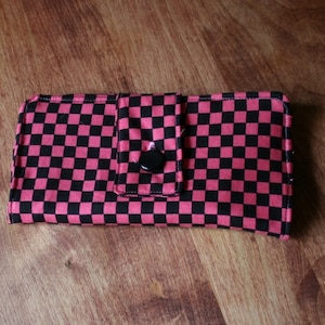 Cartera de tela para mujer de color rosa intenso y negro a cuadros, organizador hecho a mano, cartera de tarjeta, titular de chequera, titular de dinero plano