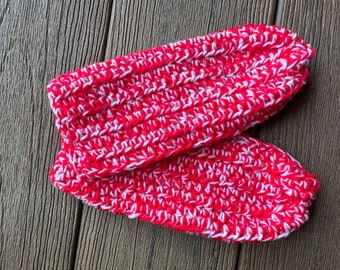 Crochet slippers in red and white, Unisex Bedroom Slippers