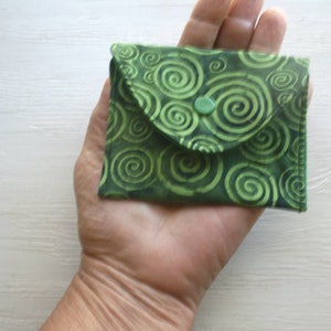 Fabric Coin purse in green swirl  Green Enamel snap, Credit card wallet, Gift Card Holder, Minimalist Wallet