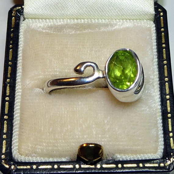 Peridot in Unique Setting Sterling Ring - Size 7 - image 1