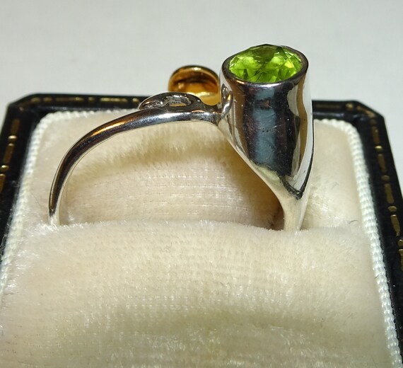 Peridot in Unique Setting Sterling Ring - Size 7 - image 2