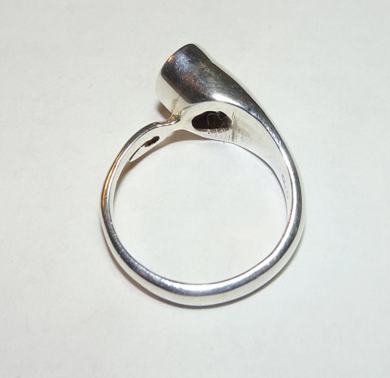 Peridot in Unique Setting Sterling Ring - Size 7 - image 6