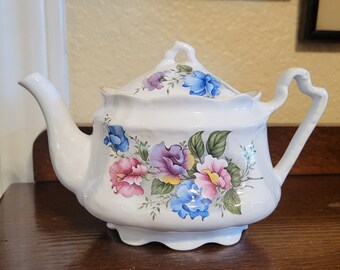 Arrhur Wood and Sons floral teapot, in lovely, vintage, condition