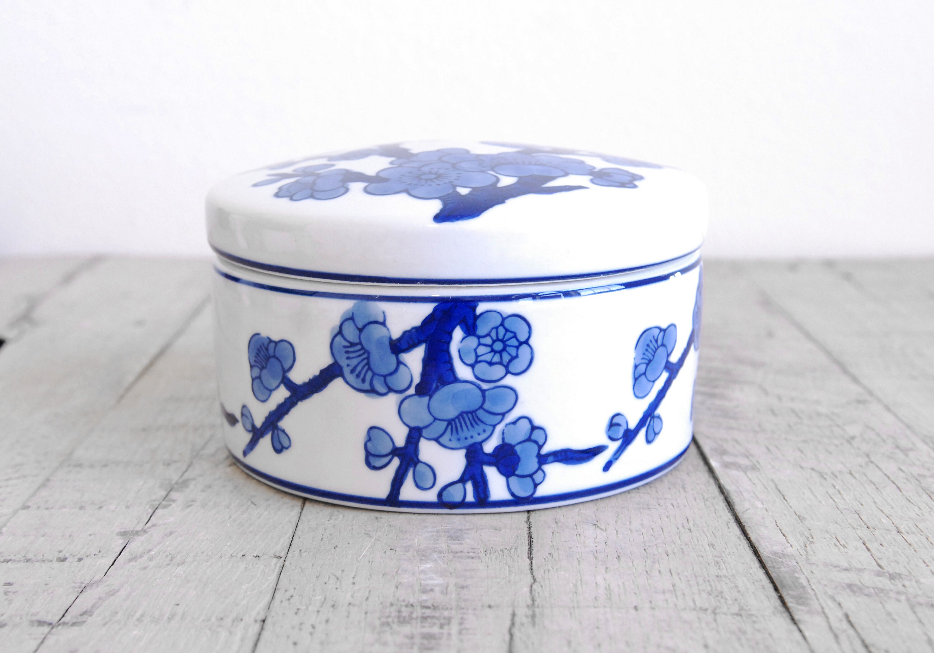 Chinoiserie Porcelain Lidded Round Box Container Chinese Etsy