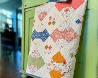 Quiltpatroon vintage strikken, Fat Quarter-vriendelijk, klassieke quiltstijl, vlinderdasquilt, babyquilt, vintage quilt, gedrukte versie op papier verzonden