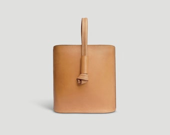 Women's Minimal Bucket Shoulder Bag - Handmade from US sourced Vegetable Tanned Leather - Vegtan