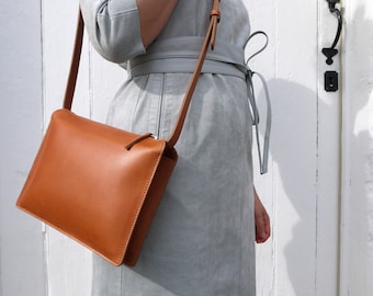 Women’s Minimal Shoulder Bag