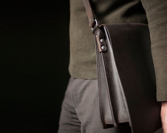 Mens Pull-Up Leather Messenger Bag/Laptop Bag, Dark Brown