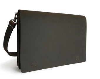 Mens Oil-Pull Leather Messenger Bag with magnetic closure