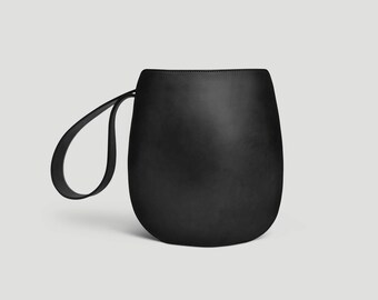 Women's Minimal Round Shoulder Bag - Handmade from US sourced Vegetable Tanned Leather - Black