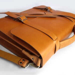 Classic Messenger Bag Full Grain English Tan Bridle Leather Two compartments image 6